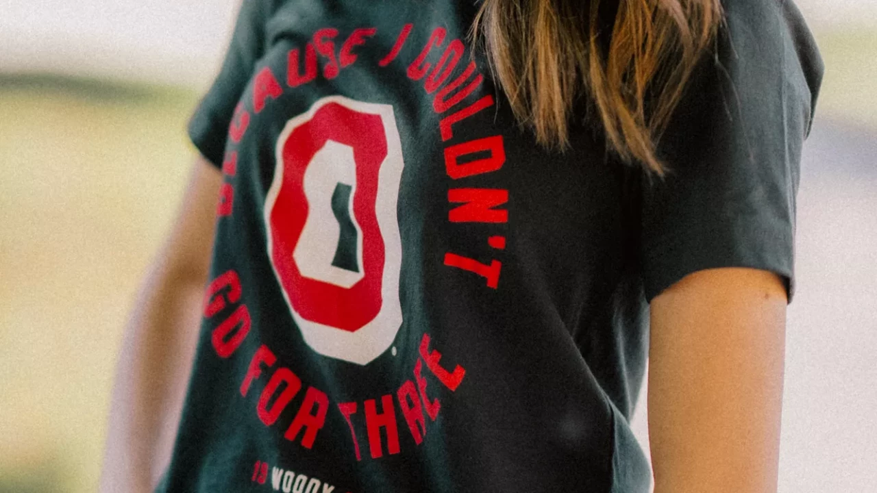 Model is wearing a dark gray tee-shirt. Red